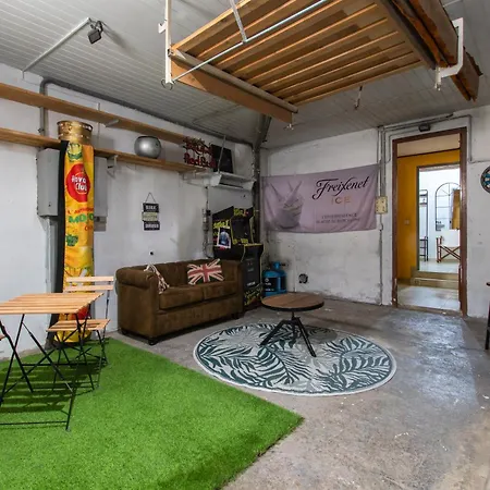 Semesterbostad Maison Familiale A 2 Min A Pied De L'institut A Armand Calme Jeux Babyfoot Jacuzzi Proche *